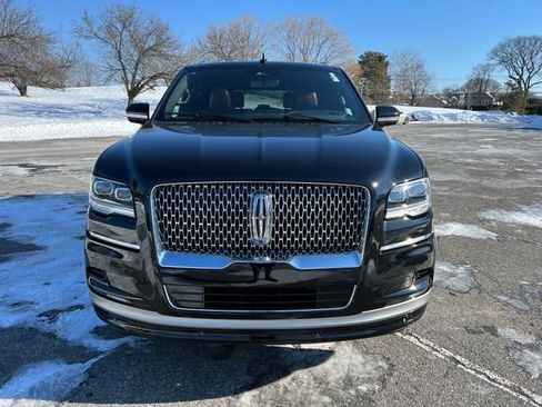 Used 2024 Lincoln Navigator Reserve image 3