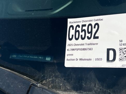 Used 2025 Chevrolet TrailBlazer LT FWD image 3