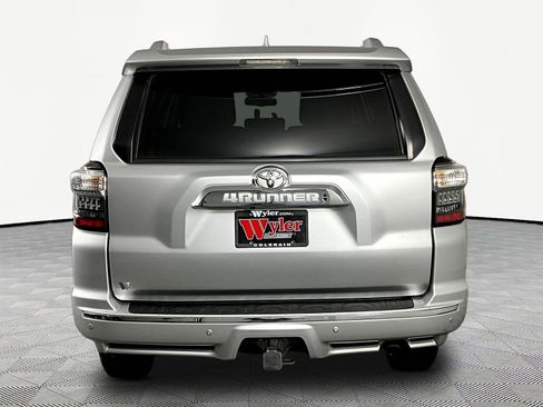 Used 2016 Toyota 4Runner Limited AWD/4WD image 4