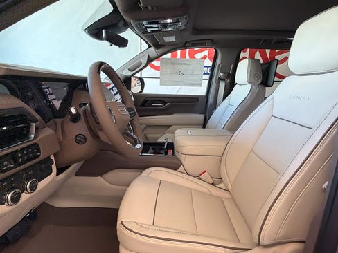 New 2026 GMC Yukon Denali w/ Denali Reserve Package AWD/4WD image 13