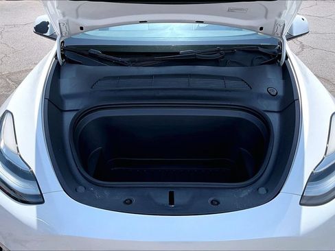 Used 2022 Tesla Model Y Long Range AWD/4WD image 27