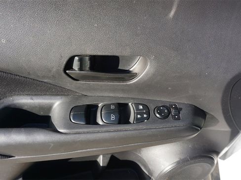 Used 2023 Nissan Kicks S image 4