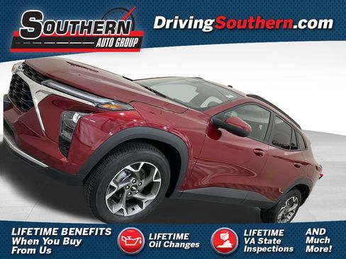 Used 2025 Chevrolet Trax LT w/ LT Convenience Package FWD image 1