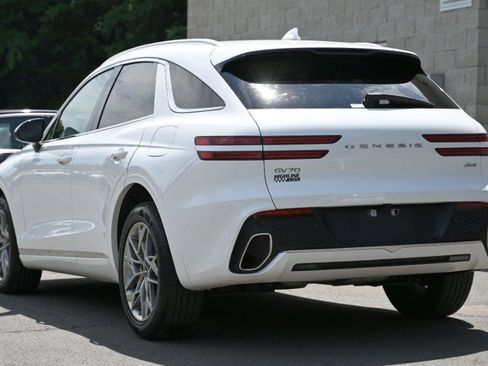 Used 2025 Genesis GV70 2.5T AWD/4WD image 4