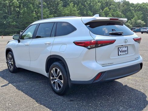 Used 2023 Toyota Highlander XLE AWD/4WD image 20