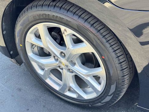 Used 2017 Chevrolet Volt Premier w/ Driver Confidence II Package FWD image 23