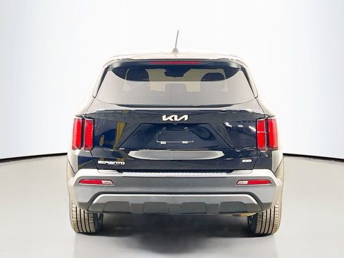 Used 2023 Kia Sorento LX image 6