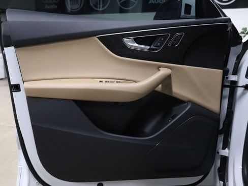 Used 2023 Audi Q8 Premium w/ Convenience Package image 8