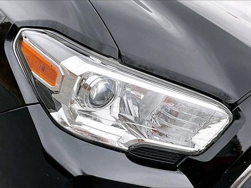 Used 2020 Toyota Tacoma SR5 image 30