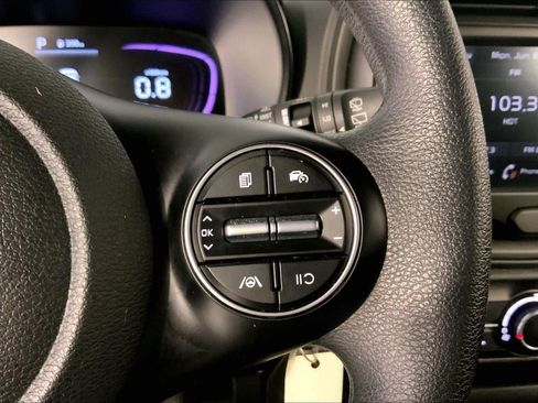 Used 2025 Kia Soul LX w/ LX Technology Package FWD image 19