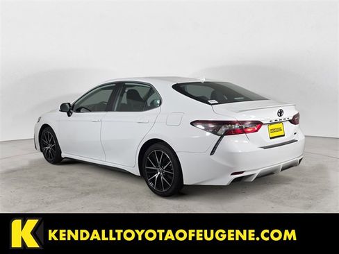 Certified 2023 Toyota Camry SE image 3