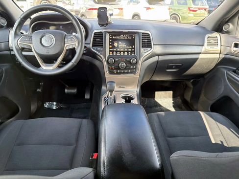 Used 2017 Jeep Grand Cherokee Laredo w/ Quick Order Package 2BE image 14