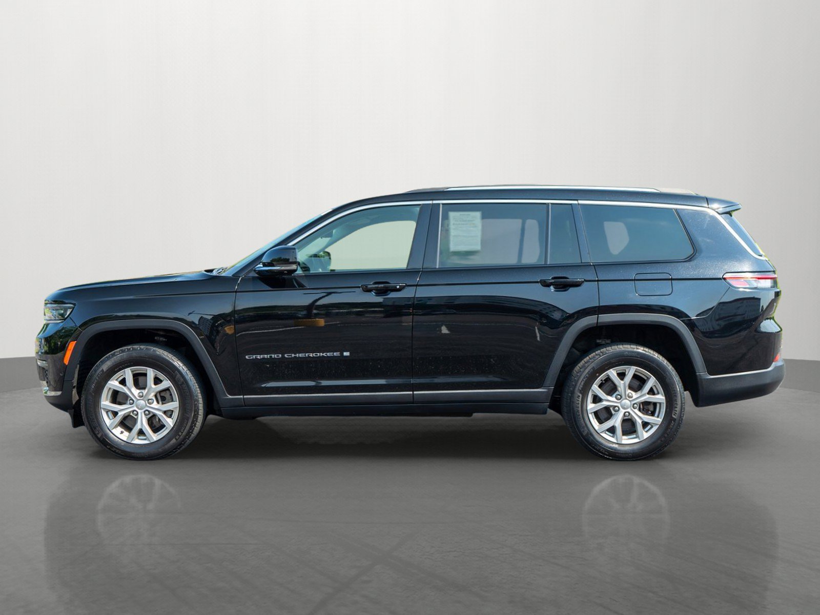 Used 2023 Jeep Grand Cherokee L Limited w/ Luxury Tech Group II AWD/4WD image 4