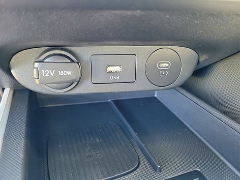 Certified 2025 Hyundai Elantra Limited FWD image 31