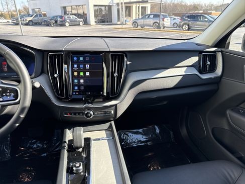 Used 2025 Volvo XC60 B5 Plus image 30