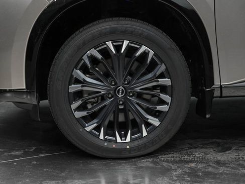 Used 2025 Nissan Rogue Platinum w/ Tech Package image 7