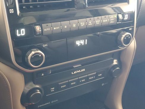 Used 2023 Lexus GX 460 Premium w/ Premium Package image 31