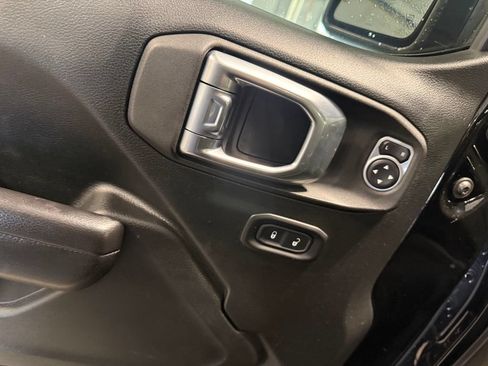 Used 2021 Jeep Gladiator Sport AWD/4WD image 6