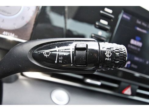 Used 2022 Hyundai Elantra SEL w/ Convenience Package FWD image 21