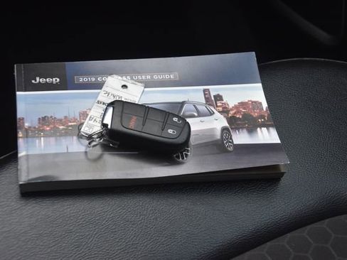 Used 2019 Jeep Compass Latitude image 32