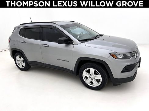 Used 2022 Jeep Compass Latitude image 1