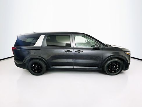 Used 2025 Kia Carnival FWD image 10