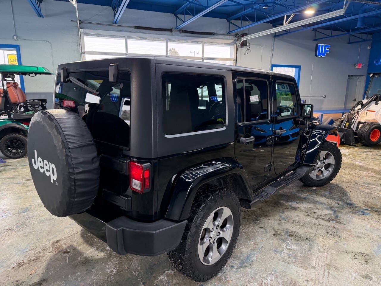 Used 2018 Jeep Wrangler Unlimited Sahara w/ Connectivity Group AWD/4WD image 2