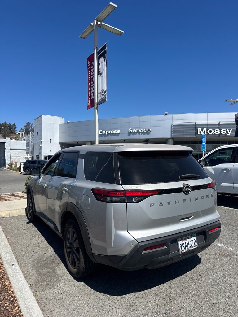 Used 2023 Nissan Pathfinder S FWD image 5