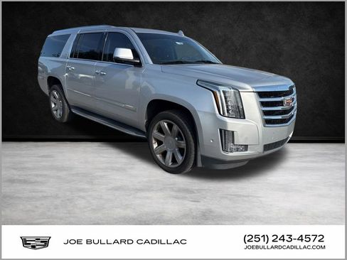 Used 2018 Cadillac Escalade ESV Luxury RWD image 1