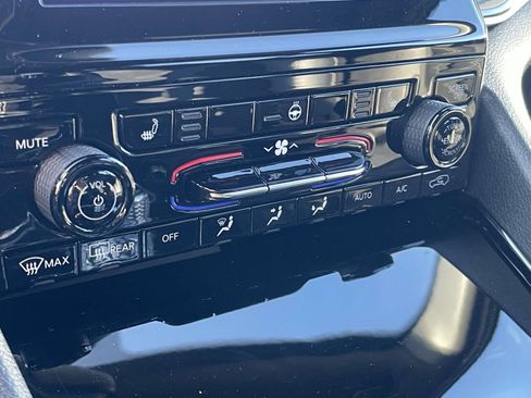 Used 2023 Jeep Grand Cherokee Altitude image 6