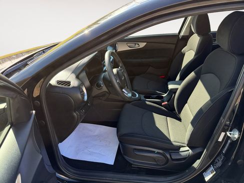 Used 2022 Kia Forte LXS image 11