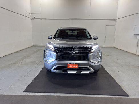 Used 2022 Mitsubishi Outlander SE AWD/4WD image 2