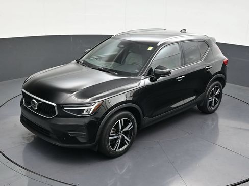 Used 2023 Volvo XC40 B4 Core FWD image 18