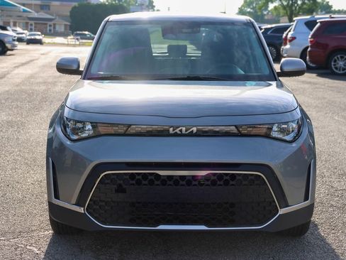 Used 2023 Kia Soul LX w/ Option Group 015 FWD image 3