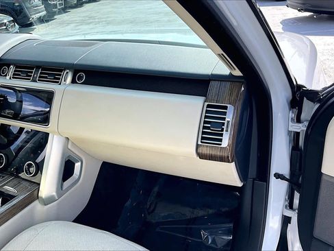 Used 2019 Land Rover Range Rover HSE image 17