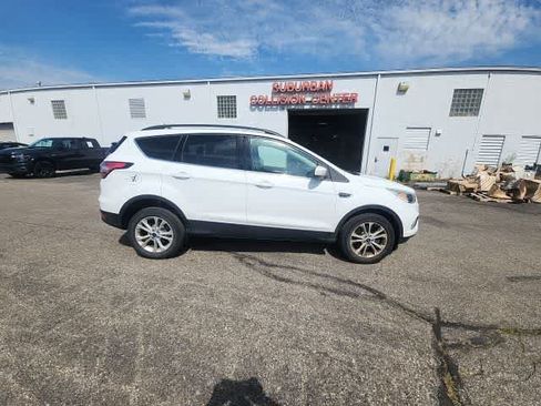 Used 2018 Ford Escape SE w/ SE Sync 3 Package AWD/4WD image 10