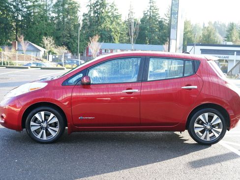 Used 2015 Nissan Leaf SL w/ Premium Package image 6