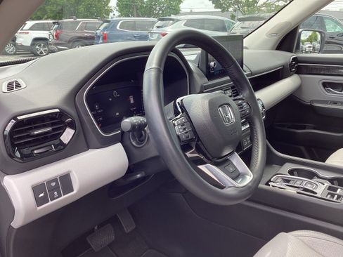 Used 2025 Honda Pilot Elite image 11