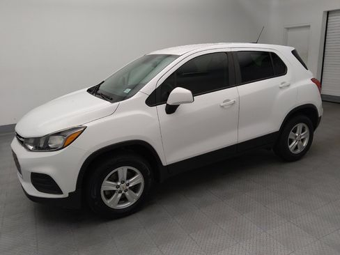 Used 2020 Chevrolet Trax LS AWD/4WD image 2