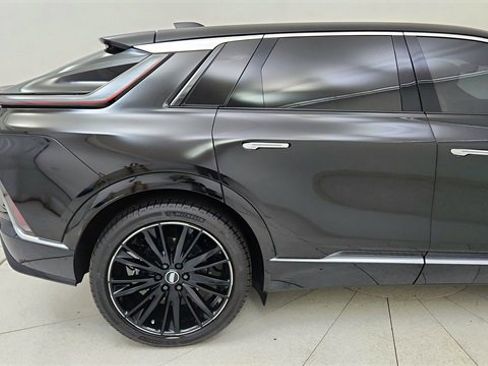 Used 2025 Cadillac Lyriq Luxury image 12
