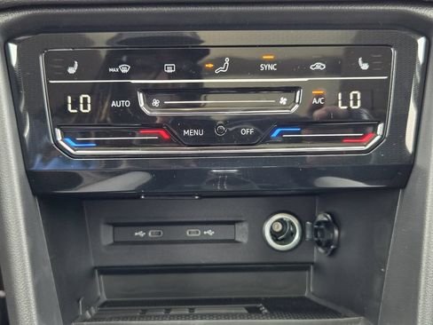 New 2026 Volkswagen Taos SE FWD image 17