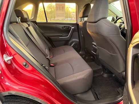 Used 2019 Toyota RAV4 LE w/ All Weather Liner Package AWD/4WD image 29