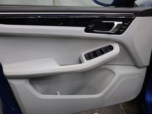 Used 2016 Porsche Macan S w/ Infotainment Package AWD/4WD image 16