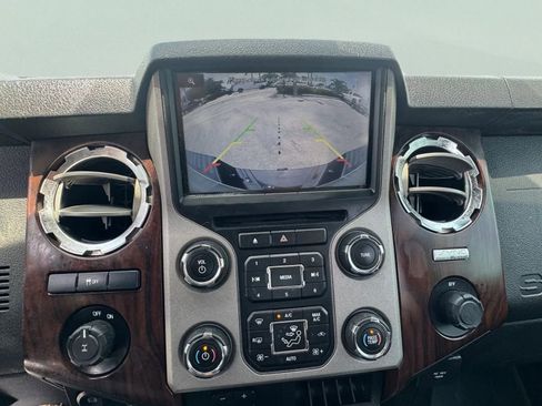 Used 2015 Ford F250 Lariat image 27