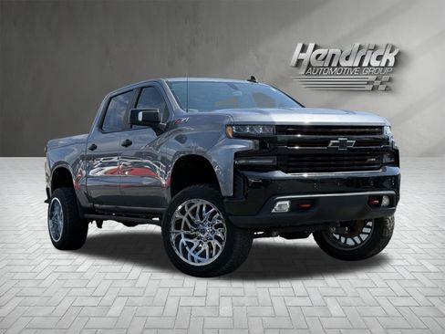 Used 2021 Chevrolet Silverado 1500 LT Trail Boss w/ Convenience Package II AWD/4WD image 2