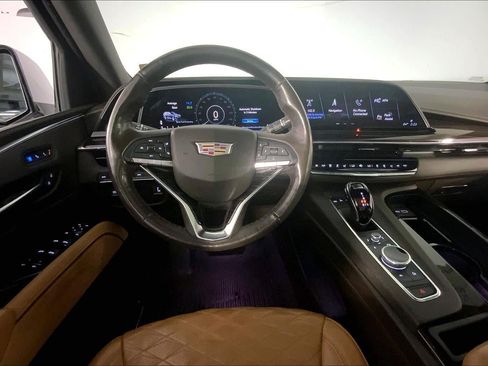 Used 2022 Cadillac Escalade Premium Luxury AWD/4WD image 5