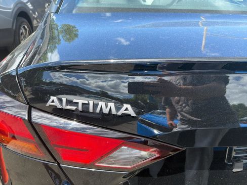 Used 2024 Nissan Altima 2.5 SV FWD image 9
