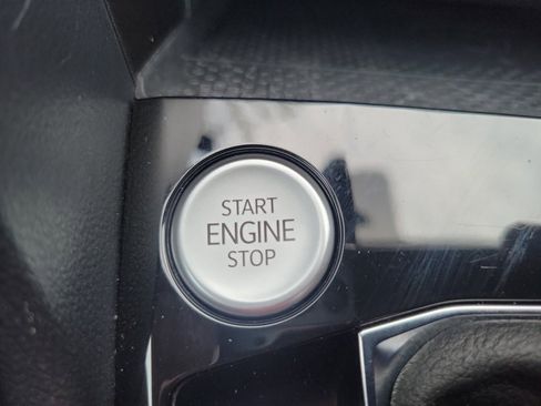 Certified 2023 Volkswagen Taos SE w/ Panoramic Sunroof Package image 23