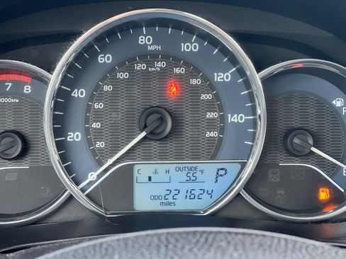 Used 2015 Toyota Corolla LE image 24