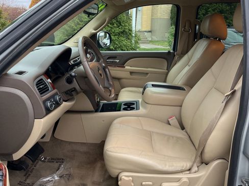 Used 2011 Chevrolet Suburban LT image 10